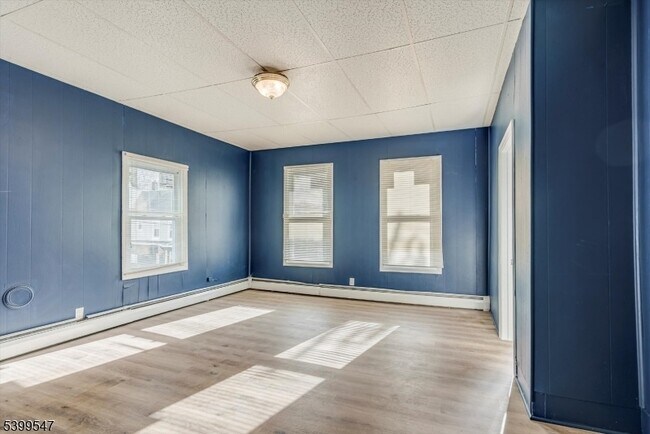 Building Photo - 239 Water St