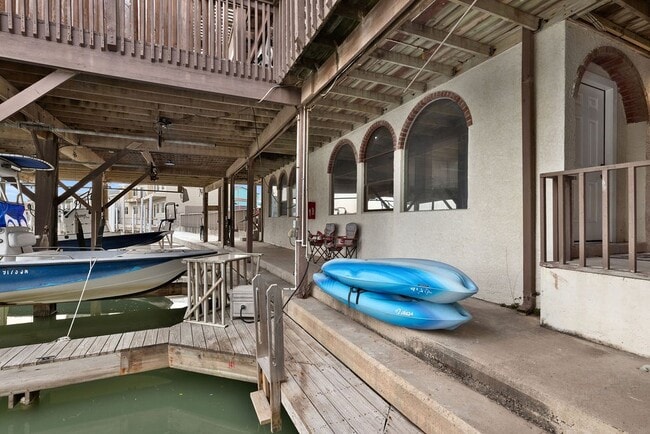 Building Photo - 1313 Harbor Island Dr