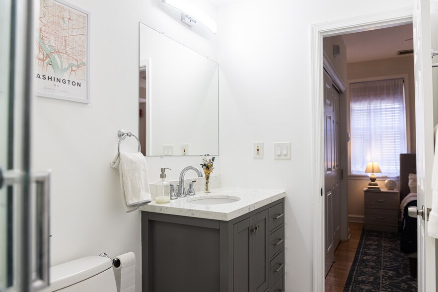 Building Photo - 1700 V St NW