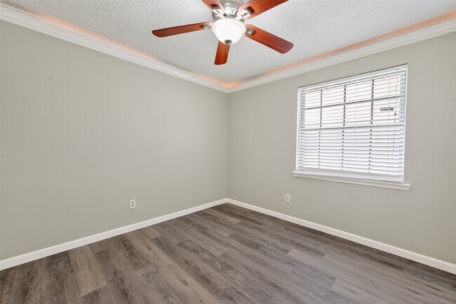 Building Photo - 4002 Cedar Ridge Ct