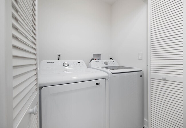 Building Photo - 6744 N Elman St