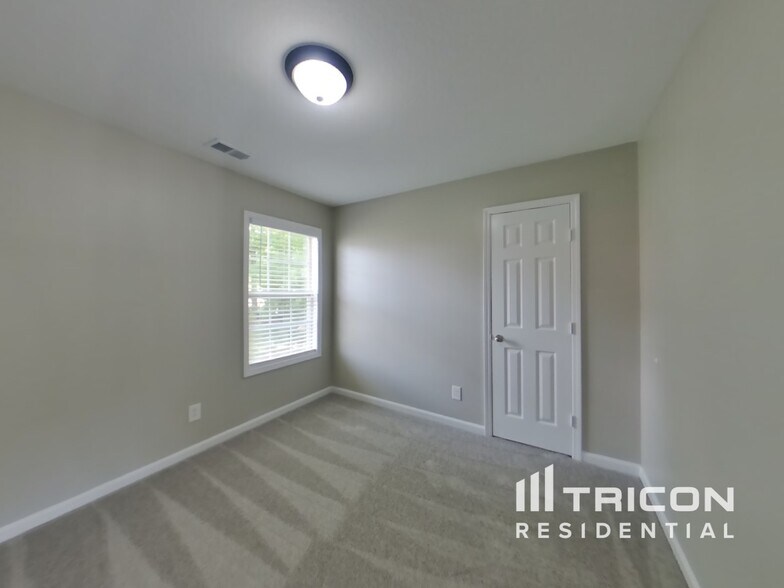 Building Photo - 1498 Wilderness Way