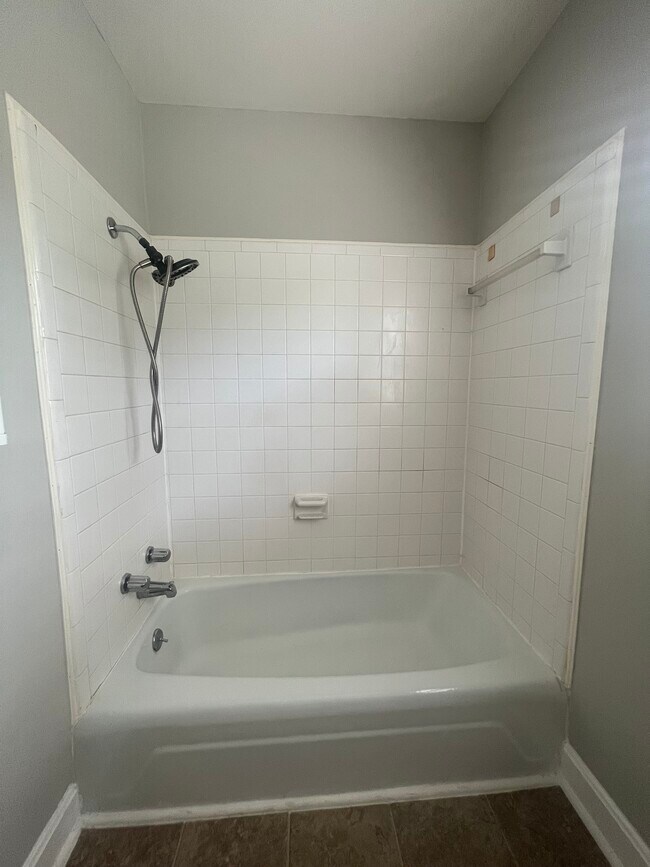 Building Photo - 1715 Bondale Pl