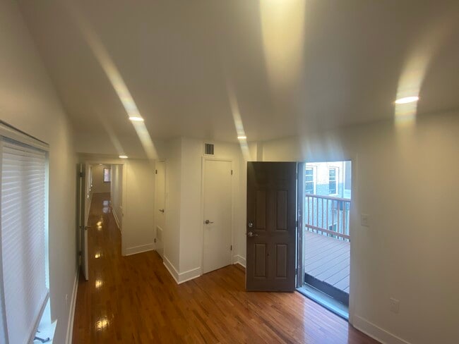 Building Photo - 1146 S 10th St