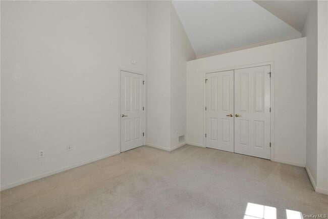 Building Photo - 31 Underhill Dr