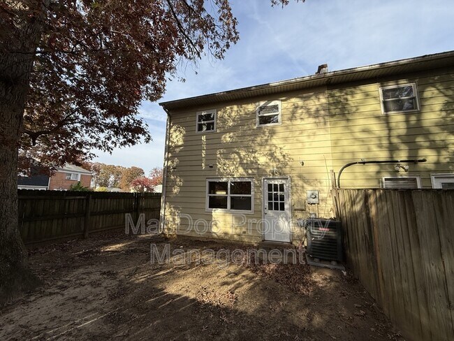 Building Photo - 914 Anvil Rd