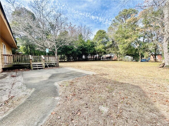 Building Photo - 3522 Thomas Dr
