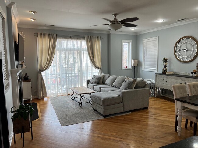 Primary Photo - 2623 W Belmont Ave