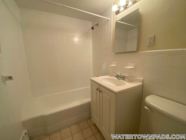 Building Photo - 10 Riverside St