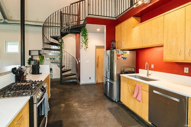 Building Photo - 612 N Kerry Dr