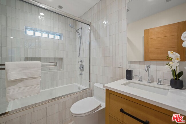 Building Photo - 665 McCadden Pl