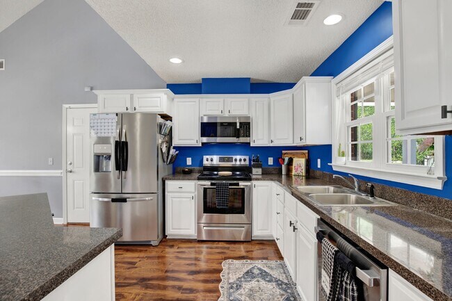Building Photo - 211 Mikal Dr