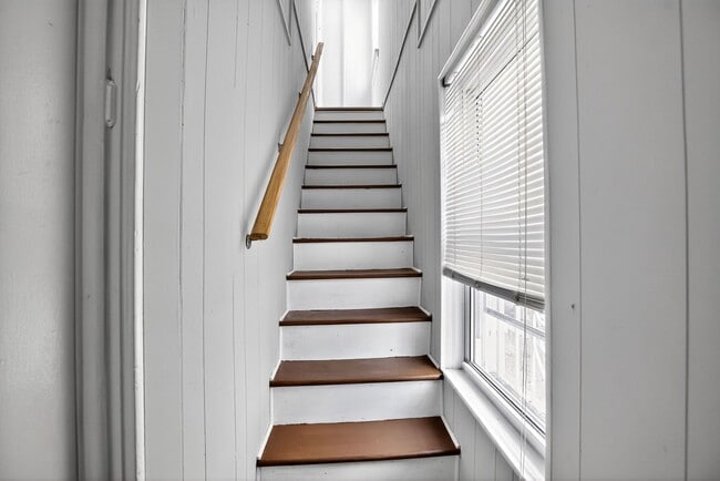 Building Photo - 3 bed 2 bath in Baltimore, MD