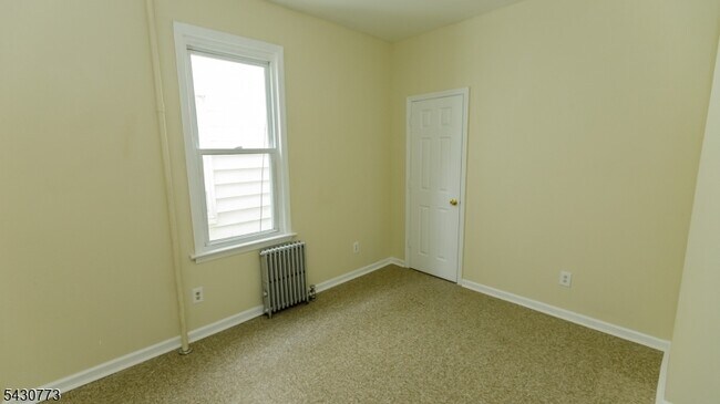Building Photo - 428 Avon Ave