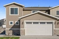 Building Photo - Brand New Luxury 4 Bedroom 2.5 Bath with O...