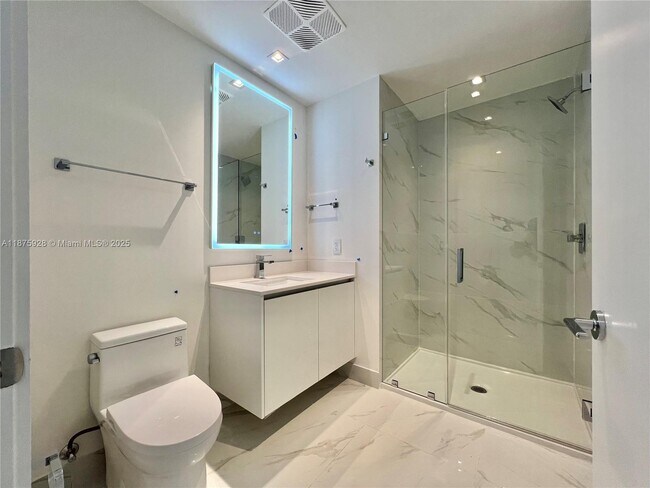 Building Photo - 700 NE 24th St