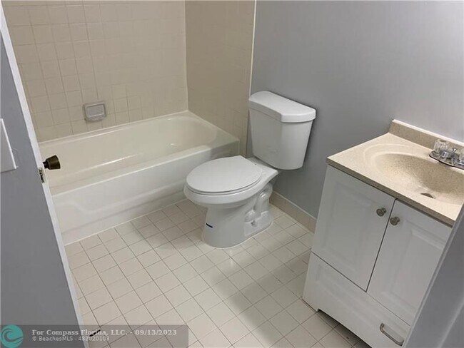 Building Photo - 755 NW 92nd Ave