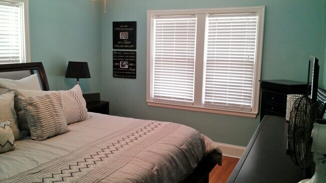 Building Photo - 840 S Knoxville Ave