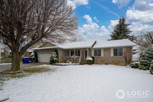 Building Photo - Spacious Home in Tooele!