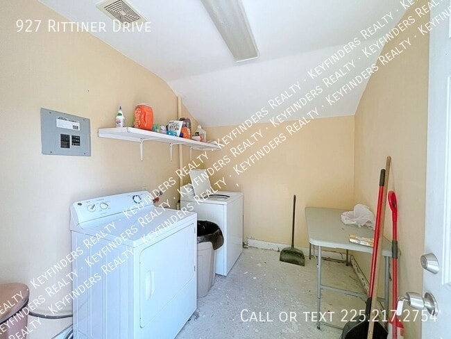 Building Photo - 927 Rittiner Dr