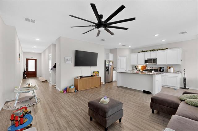 Building Photo - 423 Pepperbark Ave