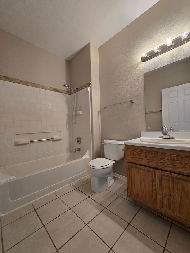 Building Photo - A Fabulous 2 Bedroom Downstairs Condo Cent...