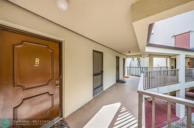 Building Photo - 2300 S Cypress Bend Dr