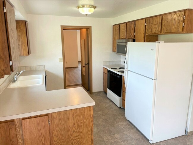 Building Photo - 4801 Hillcrest Dr