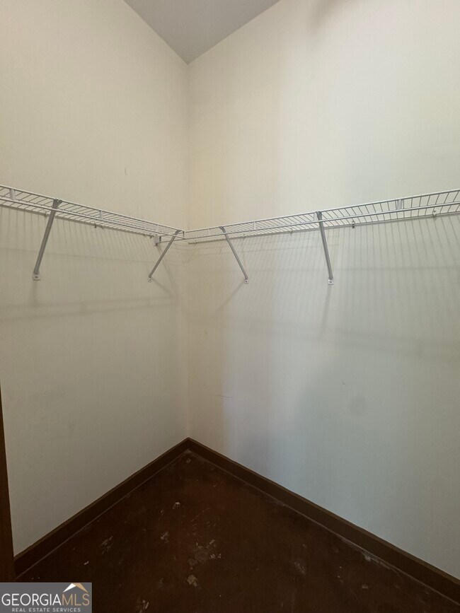 Building Photo - 250 Martha Dr