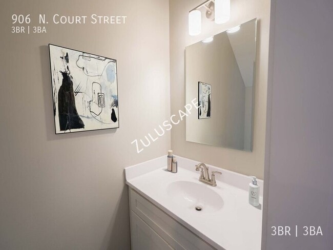 Building Photo - 906  N. Court Street-