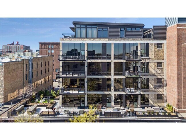 Building Photo - 618 N Washington Ave
