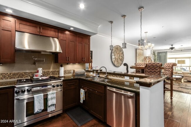 Building Photo - 4909 N Woodmere Fairway