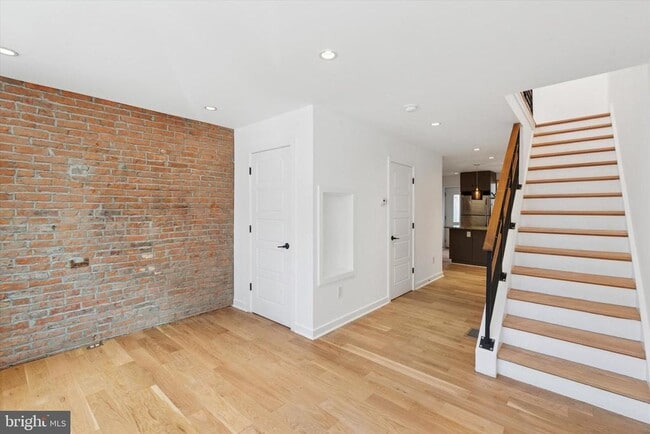 Building Photo - 705 Watkins St
