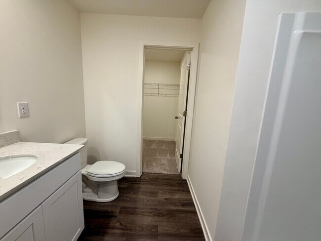 Building Photo - 844 Pine Cone Ln