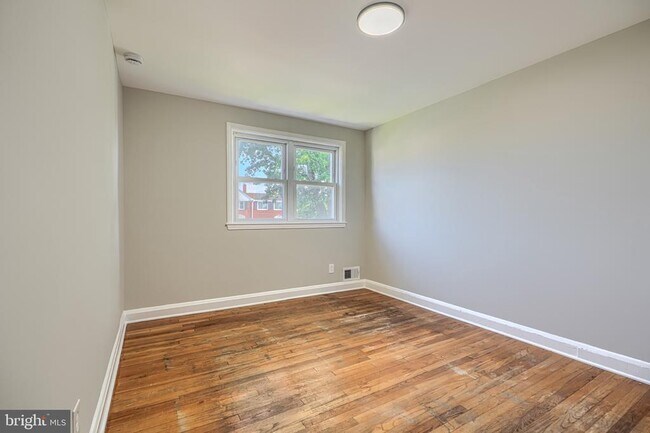 Building Photo - 1207 Dalton Rd