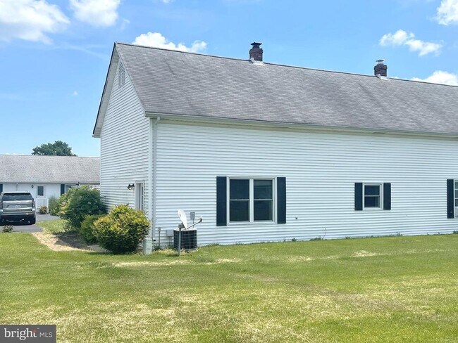 Building Photo - 44970 Serenity Farm Ln
