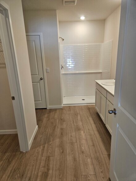 Building Photo - 707 NW 7th Terrace