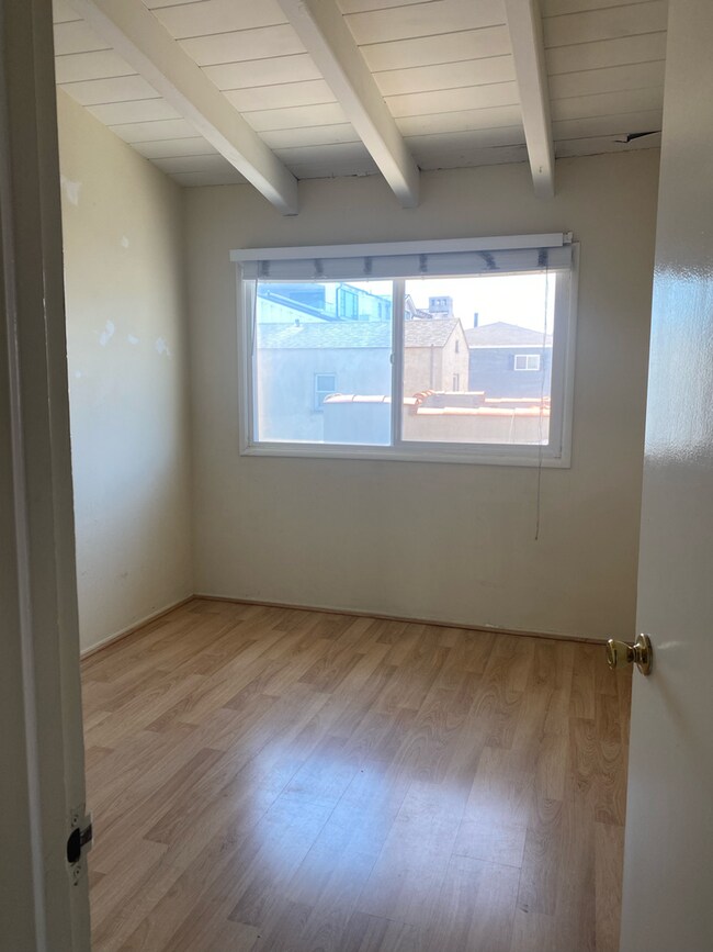 Building Photo - 1727 W Balboa Blvd