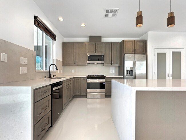 Building Photo - 33595 Rancho Vista Dr