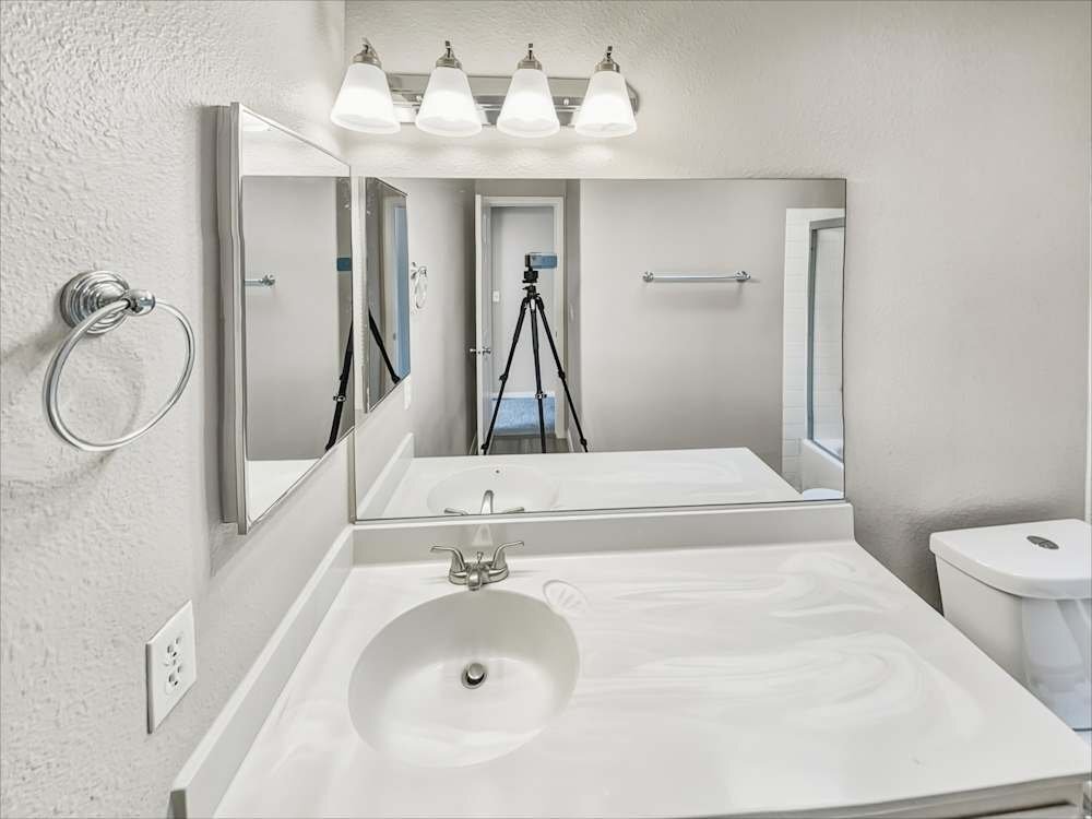 Building Photo - 3301 Hyannis Cir