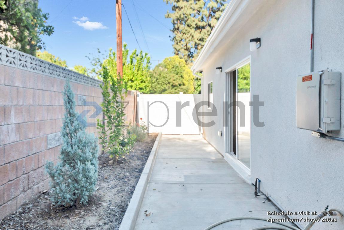 Building Photo - 22657 Strathern St