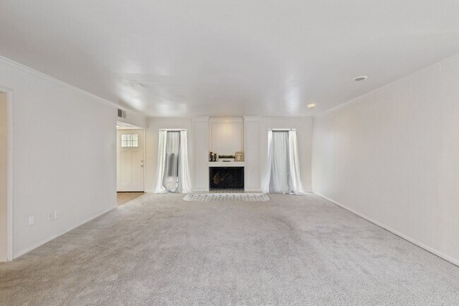 Building Photo - 2400 Sq Ft Condo for Rent Near Shopping
