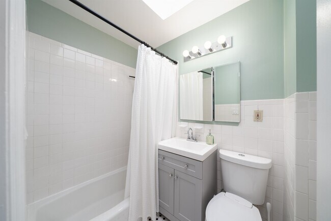 Building Photo - 205 14th St