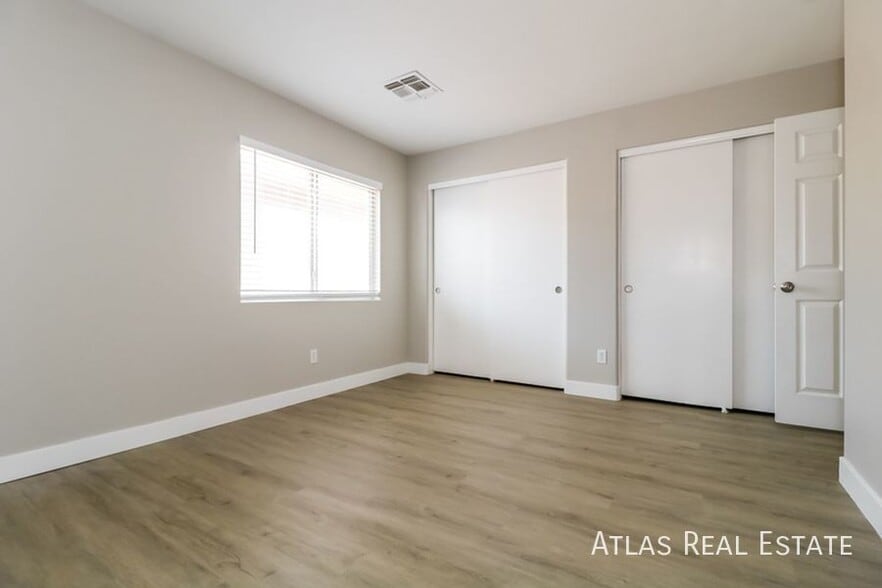 Building Photo - 12038 W Corrine Dr