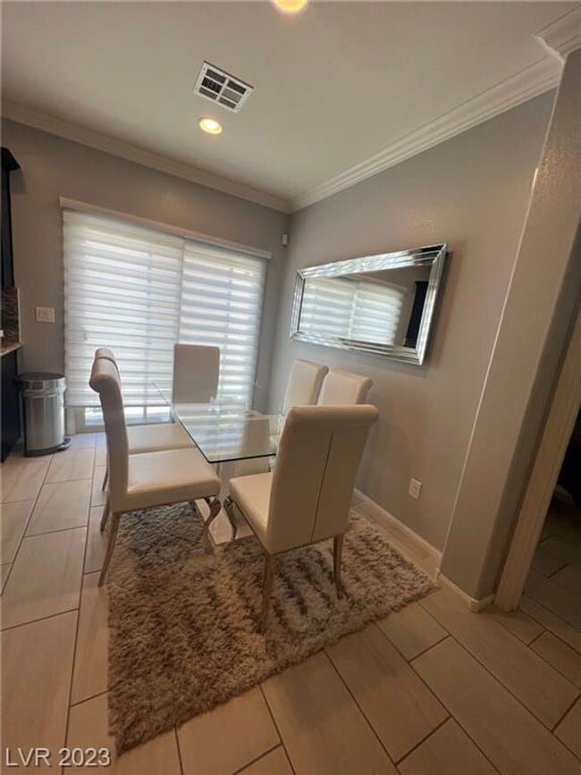 Building Photo - BEAUTIFUL HOME IMMACULATE AND READY TO MOVE-IN