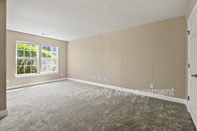 Building Photo - 9034 Parlor Dr