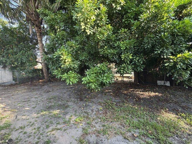Building Photo - 2881 NW 11th Pl