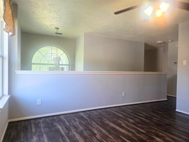 Building Photo - 16102 Mission Village Dr