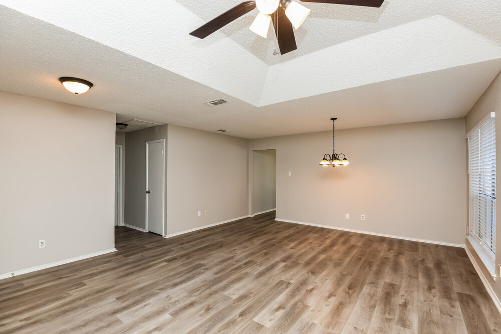 Building Photo - 4648 Feathercrest Dr