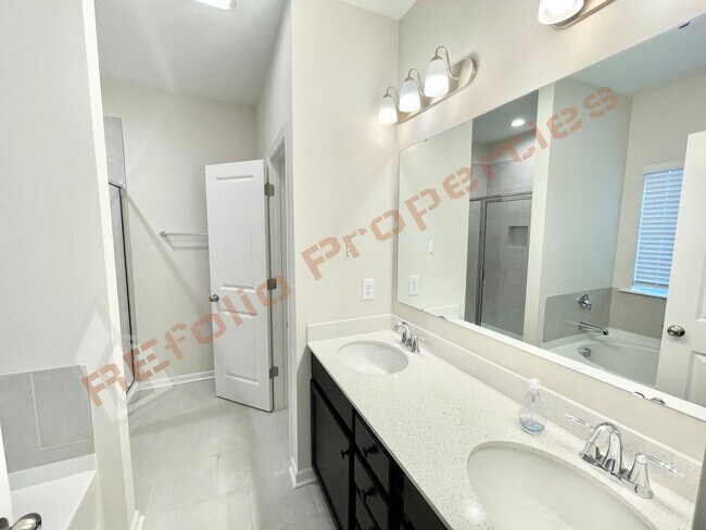 Building Photo - 924 Arlington Wood St